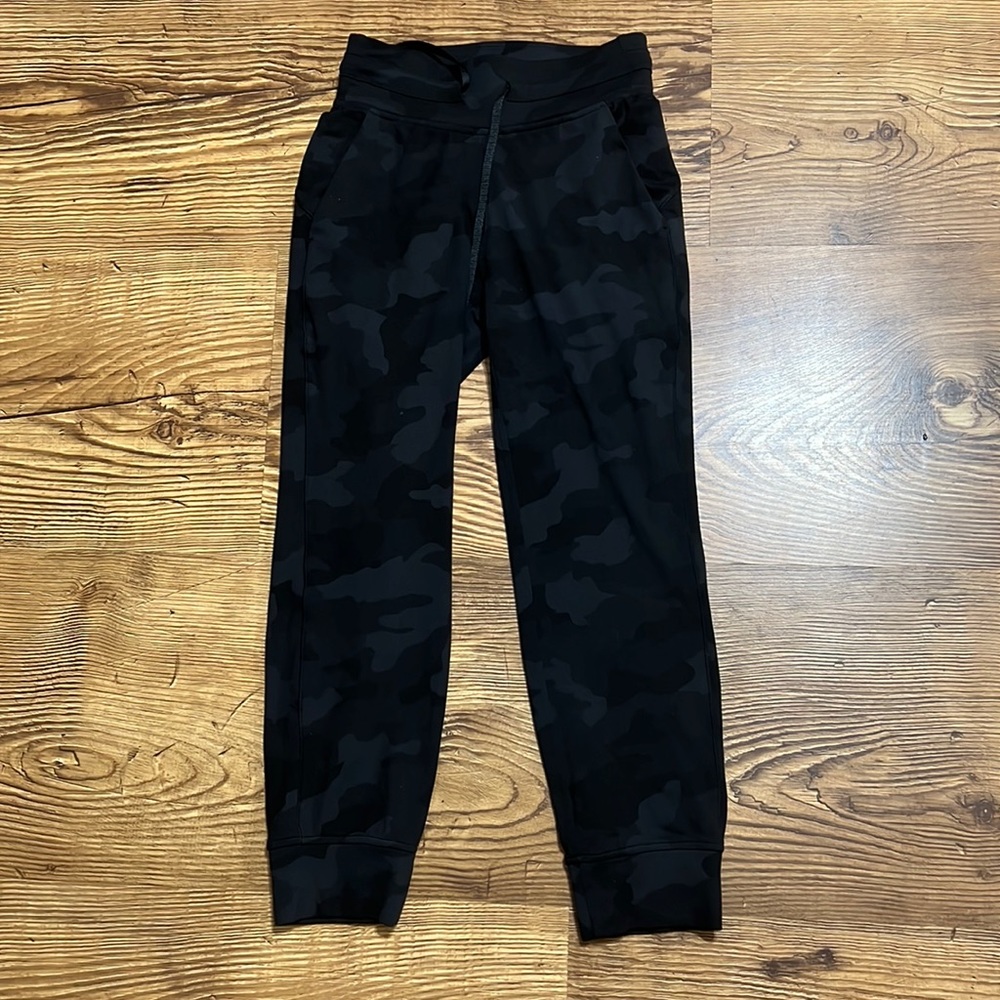 black camo ready to rulu high-rise cropped joggers